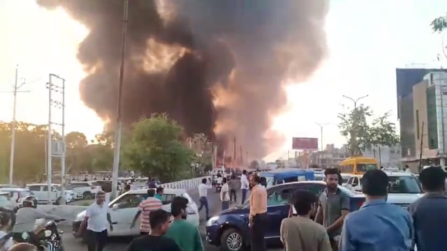 ➡️....लखनऊ से बड़ी खबर सामने आ रही है राजधानी लखनऊ के थाना विकास नगर क्षेत्र में देर शाम भीषण आग लगने से हड़कंप मच गया।*