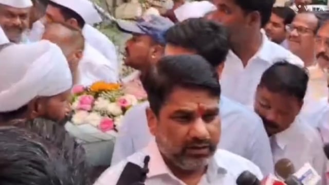 कोल्हापुरात महानगरपालीका मध्ये आ. सतेज पाटील  आले असता त्यांना पत्रकारानी प्रश्न विचारले प्रश्नाला उत्तर देताना.