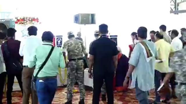 पोलीस दलाच्या वतीने रोजगार मेळावा व २८ चारचाकी वाहनांचा लोकार्पण सोहळा-सहपालकमंत्री जयस्वाल यांच्या ऊपस्थीतीत सपन्न