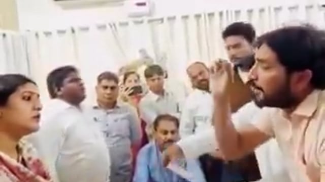 ➡️....उत्तर प्रदेश : मेरठ में प्राइवेट स्कूलों की मनमानी के खिलाफ छात्र नेता BSA से मिलने गए