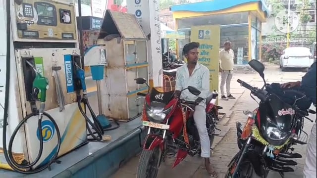 अमरपुर में पेट्रोल डीजल की भारी किल्लत ,पंप से मायूस लौट रहे लोग।