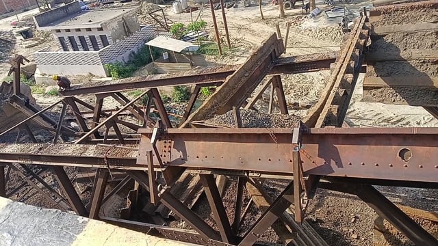 पुराने पुल को तोड़ के नया पुल बनेगा शाहजहांपुर