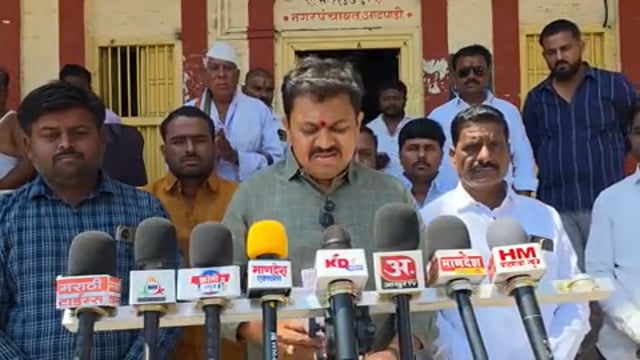 आरोप सिद्ध झाल्यास मी राजकारण सोडतो यु.टी. जाधवांच्या वक्तव्यानंतर अनिल पाटील यांनी पत्रकार परिषदेमध्ये पुरावे सादर केले