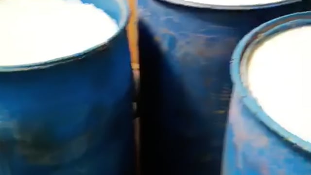 ➡️....यूपी : मेरठ में केमिकल पनीर बनाने वाली 2 फैक्ट्रियां पकड़ी गई हैं। 2800 किलो से ज्यादा पनीर मिला है। केमिकल और रिफाइंड मिलाकर ये पनीर बनाया जा रहा था। पूरे दिल्ली–NCR में इसकी सप्लाई होती थी*