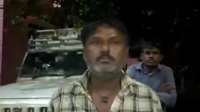 ➡️.....बहराइच में आरती की उसी के देवर ने कुल्हाड़ी से काटकर हत्या कर दी
आरती के पति की एक साल पहले सड़क हादसे में मौत हो गयी
उसका इन्श्योरेंस का पैसा उसके बैंक खाते में आया था
देवर वह पैसा भाभी से छीनना चाहता था
आरती ने विरोध किया तो देवर ने हाथ-पांव बांधकर उसकी हत्या कर दी