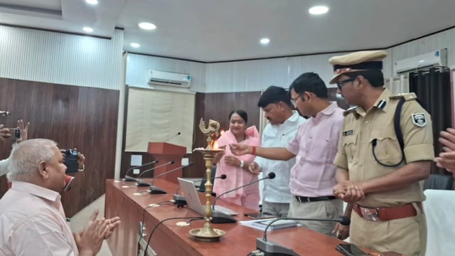 डीएम ने स्व-गणना को बनाया जनआंदोलन; हर हाथ में जिम्मेदारी, हर घर की भागीदारी