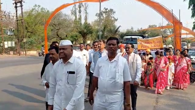 पत्रकार अधिवेशनाची उदगिरात भव्य शोभा यात्रेने सुरुवात