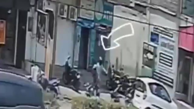 ➡️.....मध्य प्रदेश - सिंगरौली में बैंक ऑफ महाराष्ट्र में डकैती, 
5 बदमाश बैंक में घुसे, करीब 10 किलो सोना और 20 लाख रुपये कैश लूटकर फरार