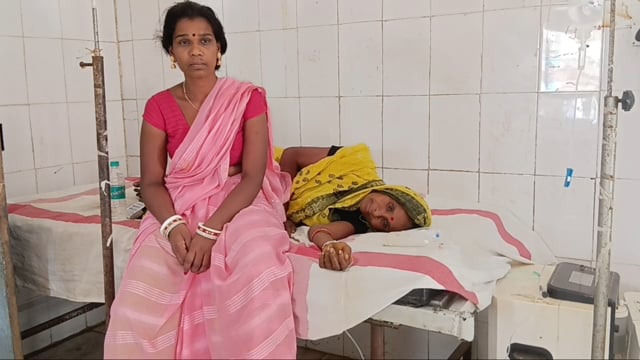 डायरिया से महिला पीड़ित पीएचसी में इलाज