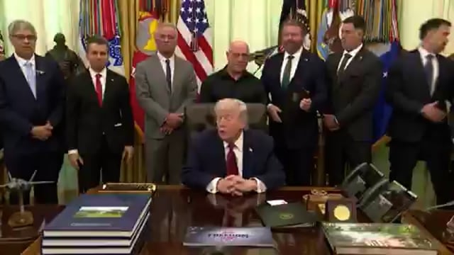 ➡️.....ट्रंप: "हम ईरान के बारे में बाद में बात करेंगे। हमारी बहुत अच्छी बातचीत चल रही है। यह बहुत अच्छा काम कर रहा है। वे थोड़े ‘क्यूट’ हो गए हैं, जैसा कि वे 47 साल से करते आ रहे हैं। वे स्ट्रेट को फिर से बंद करना चाहते थे, और वे हमें ब्लैकमेल नहीं कर सकते।"