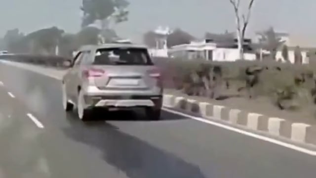 राजस्थान की है, लेकिन उत्तर प्रदेश के हाल भी ऐसे ही हैं। गाड़ी चलाते वक्त कब सांड जी या गाय जी आ जाएं, कुछ नहीं पता। निश्चित रूप से आपके साथ भी कभी न कभी ऐसा जरूर हुआ होगा...सचिन गुप्ता