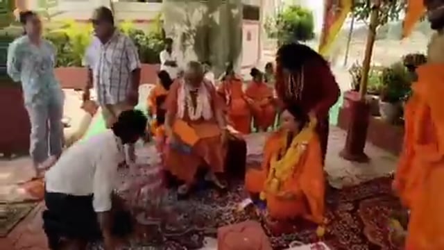 ➡️.....हर्षा रिछारिया ने आज गृहस्थ जीवन से संन्यास लिया। उज्जैन में आज उन्होंने अपना तर्पण, पिंडदान और श्राद्ध किए। उनका नया नाम स्वामी हर्षानंद गिरी होगा।