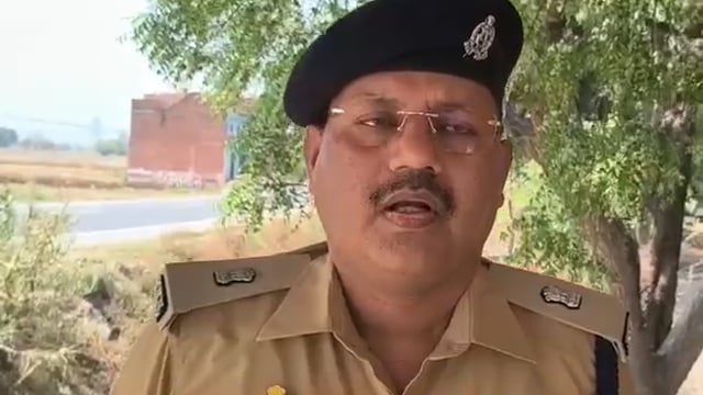  हथिगवां क्षेत्रान्तर्गत ग्राम भोला का पुरवा, वरना में 1 महिला के मृत अवस्था में पाए जाने पर पुलिसअधीक्षक मौकेपर पहुँचे,