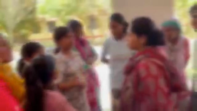 ➡️.......हेडमास्टर जी ने कक्षा 7 की छात्रा से छेड़छाड़ कर दी!
बुलंदशहर| कक्षा 7 की छात्रा से स्कूल के हेडमास्टर ने छेड़छाड़ कर दी. छात्रा ने हेडमास्टर की करतूत घर जाकर बताई. परिजन स्कूल पहुंचे और हंगामा किया. हेडमास्टर जी पहले भी कई और छात्राओं से छेड़छाड़ अश्लीलता कर चुके हैं. पुलिस मामले में जांच में जुटी है.