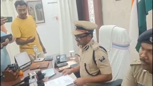 बांका पुलिस ने अपराधिक घटना का अंजाम देने वाले साजिश को नाकाम करते हुए पिता-पुत्र को हथियार के किया गिरफ्तार:SP BANKA