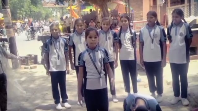 बांसडीह कस्बे में विश्व पृथ्वी दिवस पर स्कूली बच्चों की अनोखी पहल की लोगों ने किया सराहना