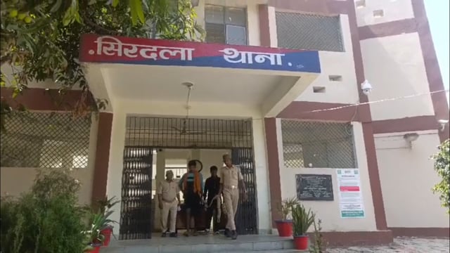 फरार एन बिडब्ल्यू दो वारंटी गिरफ्तार भेजे गए न्यायालय