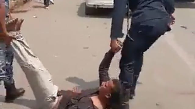 ➡️......अब्दुल आती जाती लड़कियों को नेपाल बॉर्डर में छेड़ता था*
*नेपाल की लड़कियों ने कंप्लीट की तो* अब्दुल को नेपाल आर्मी नंगा करके नेपाल उठा ले गई