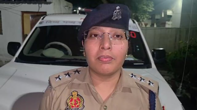 थाना तिलहर क्षेत्र में सतीशचन्द को उनके पुत्र शोभित एवं पुत्रवधू द्वारा संपत्ति के लालच में प्रताड़ित किए जाने के कारण 