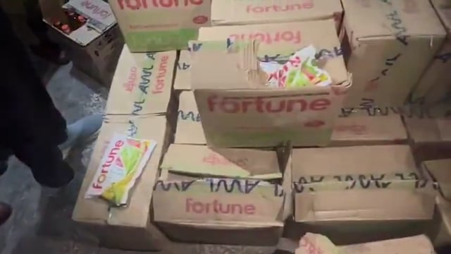 ➡️.....रिफाइंड की मार्केट में सबसे बड़ा नाम फॉरच्यून का है। सोचिए, नक्कालों ने इस ब्रांड का भी नकली रिफाइंड बना लिया। अयोध्या में 500 से ज्यादा पेटी पकड़ा गया है। असली–नकली पैकिंग में आप कोई फर्क नहीं कर सकते*