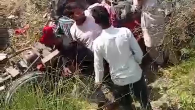 लखीमपुर खीरी: तहसील निघासन औघड़ बाबा जा रहे श्रद्धालुओं पर टूटा मौत का कहर, ट्रैक्टर-ट्रॉली पलटने से 5 की मौत अन्य घायल 