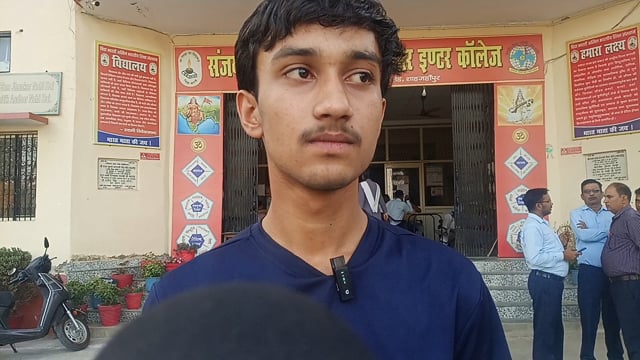 शाहजहांपुर संजय सरस्वती स्कूल समीर टॉपर रहे