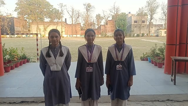 शाहजहांपुर बेटियों ने नाम रोशन किया फर्स्ट डिवीजन से पास हुई