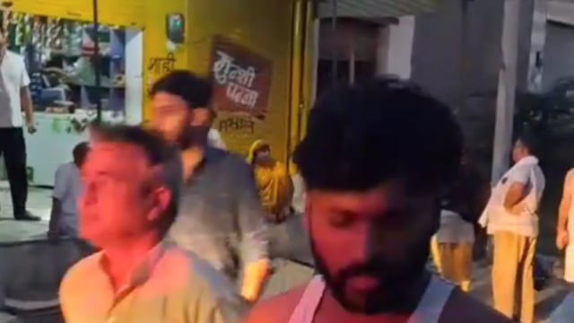 व्यापारी के मकान में कई घंटे तक कहर बरपाते रहे हथियार बंद बदमाश,

लाखों की नगदी और बेशकीमती जेवरातों को लूटकर हुए फरार।