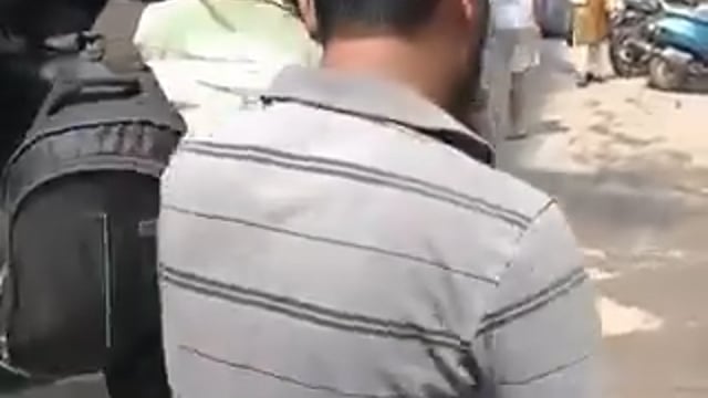 ➡️......पश्चिम बंगाल में गलत रिपोर्टिंग कर रहे रिपब्लिक भारत चैनल की रिपोर्टर को पब्लिक ने दिखाया आइना...