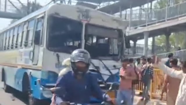 MANT-ओवरटेक की रफ्तार बनी कहर! NH-19 पर बस-टेम्पो-बोलेरो की टक्कर से मचा हाहाकार, दर्जनों घायल”