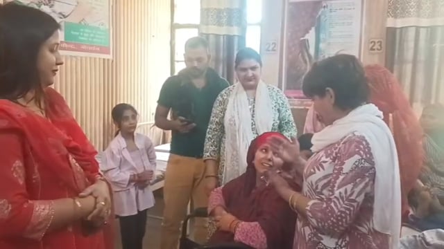 मथुरा के गोवर्धन सीएचसी में महिला ने एक साथ तीन बेटों को दिया जन्म, डाक्टरों की टीम ने नामुमकिन को कर दिखाया मुमकिन