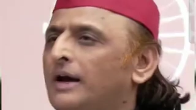 ➡️.....लखनऊ की मेयर सुषमा खर्कवाल की ओर से अखिलेश यादव की मां पर की गई टिप्पणी को लेकर राजनीतिक माहौल गरमाया हुआ है
इसी संदर्भ में आज एक बातचीत के दौरान अखिलेश यादव महिला पत्रकार के सवाल पर नाराज नजर आए और उन्होंने कड़ी प्रतिक्रिया दी