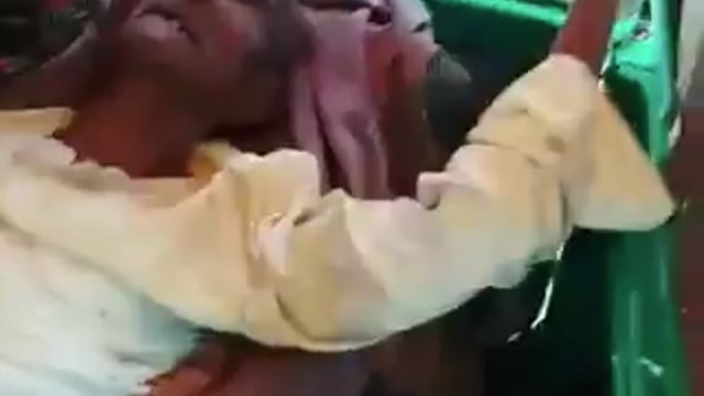 ➡️.....गंभीर हालत में युवक अपने पिता को लेकर पैसा निकालने बैंक पहुंचा है, लेकिन बैंक में किसी कर्मचारी का अता पता नहीं है
खबर है कि बैंक के बाहर ही बीमार बुजुर्ग की मौत हो गई...मामला यूपी के आजमगढ़ का है