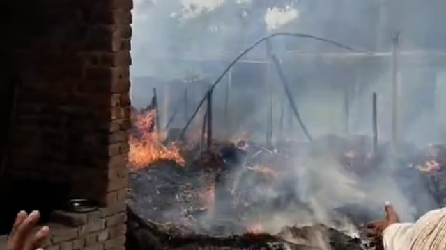आग ने मचाई तबाही 14 घर जलकर राख, 