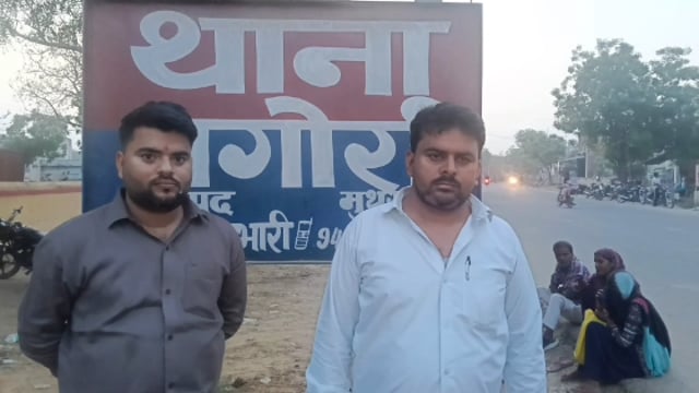 MANT-सफेद कार में आए बदमाशों का कहर: दुकानदार को खींच ले गए, 50 हजार लूटकर फरार—तीन आरोपी गिरफ्तार!