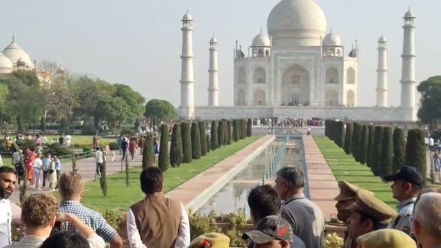 केंद्रीय मंत्री पीयूष गोयल का ताजमहल आगरा दौरा कड़ी सुरक्षा के बीच पहुंचा काफिला विदेशी डेडीकेशन के साथ ताजमहल का दीदार 