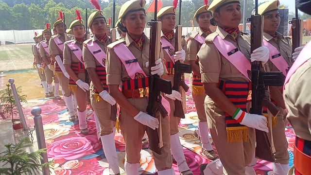 परेड पूरी होने के बाद वापस जाती 