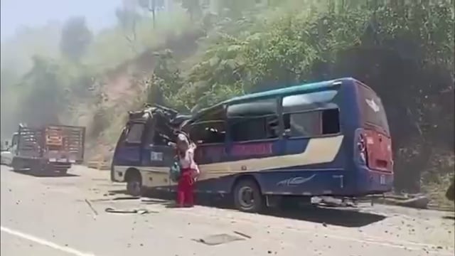 अंतरराष्ट्रीय-

आतंकी हमला-

कोलंबिया के पैन-अमेरिकन हाईवे पर विस्फोट में 16 लोगों की मौत, दर्जनों घायल, आतंकी हमले का शक

अधिकारियों ने बताया कि एल ट्यूनेल इलाके में एक एक्सप्लोसिव डिवाइस फटा, जिससे आसपास के वाहनों को नुकसान पहुंचा और 38 से अधिक लोग घायल हो गए। (RIA नोवोस्ती)