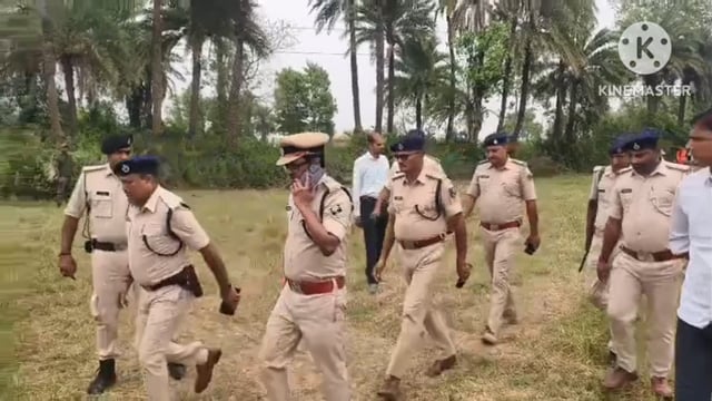 दो अलग-अलग जगह पर अज्ञात महिला और युवक का शव मिलने के बाद एसपी ने घटनास्थल पर पहुंचकर किया जांच।