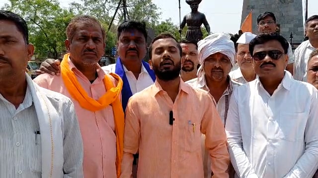 बागेश्वर महाराजांना खरातकडे पाठवा,मराठा बांधव संतप्त,उदगिरात बागेश्वर महाराजांचा केला निषेध