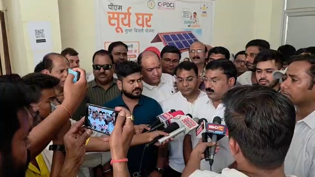 सरगुजा संभाग के खाद बीज विक्रेताओं ने प्रधानमंत्री के नाम ज्ञापन सौंप कर 12 सूत्रीय मांग रखी।