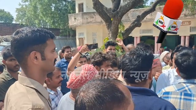 24 घंटे बीत जाने के बाद भी नहीं हो सका कोई खुलासा अम्बेडकरनगर जैतपुर थाना क्षेत्र के आशापार गांव में खूनी वारदात,50 वर्षीय व्यक्ति की कुल्हाड़ी से गला काटकर हत्या सवर्ण आर्मी ने खोला मोर्चा।