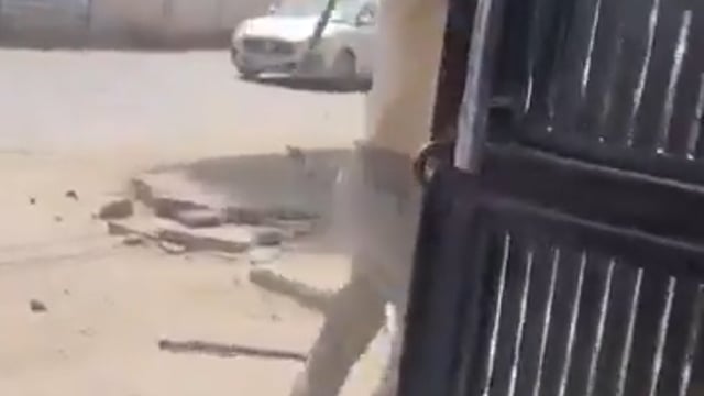 ➡️......युवक पर हथौड़े और लोहे की रॉड से हमला किया गया, सिर्फ इसलिए कि उसने अपनी छोटी बहन के साथ छेड़छाड़ का विरोध किया था
घटना फरीदाबाद के फतेहपुर बिलोच गांव की है
लड़के को कई फ्रैक्चर हुए हैं और वह अस्पताल में भर्ती है