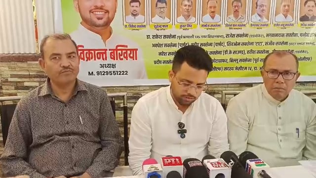 शाहजहांपुर में काकुत्स्थ (दर्जी) समाज ने जाति जनगणना में सही आंकड़े दर्ज कराने और जनसंख्या के आधार पर राजनीतिक भागीदारी की मांग को लेकर आवाज बुलंद की है। एक बैठक में समाज के लोगों ने दावा किया कि उनकी वास्तविक आबादी करीब 50 हजार से अधिक है, जबकि सरकारी आंकड़ों में इसे मात्र 800 दिखाया गया है।