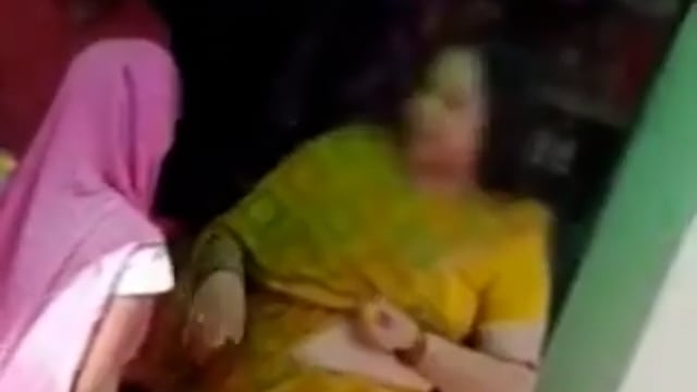 ➡️.....उत्तर प्रदेश के बरेली मे 1200 की उधारी न दे पाने के लिए महिला ने एक गरीब लड़की को कई थप्पड़ जड़े
कहा - "1200 का राशन खाके अब पैसे देने के लिए इधर उधर कर रही है"