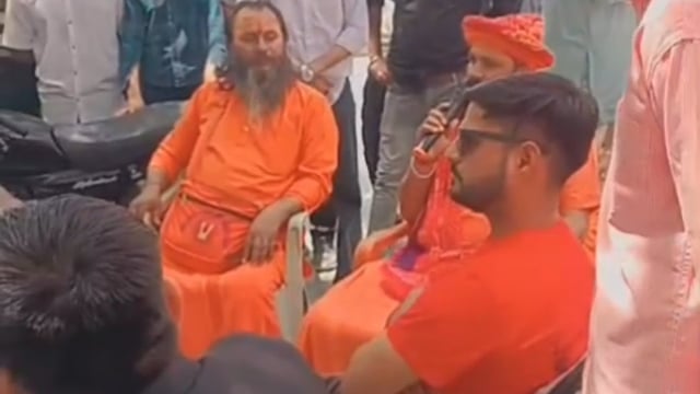 आगरा के किरावली गौ माता के सम्मान में गौ सेवक मैदान में गौ माता को राष्ट्र माता घोषित हो 