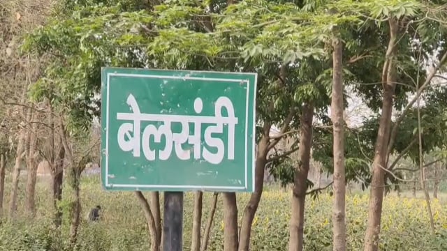 स्कूल में पढ़ाई की जगह बच्चों से मजदूरी कराई जा रही है।
