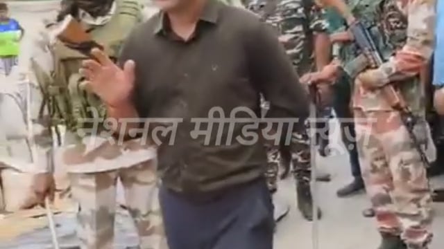 यूपी पुलिस की पुलिसिंग के तेवर पश्चिम बंगाल में भी देखने को मिल रहे हैं.तेजतर्रार छवि के एनकाउंटर स्पेशलिस्ट बहुचर्चित आईपीएस अफसर एवं प्रयागराज कमिश्नरेट के अपर पुलिस आयुक्त डॉ अजय पाल शर्मा जी इन दिनों निर्वाचन आयोग की तरफ़ से  पश्चिम बंगाल में ऑब्जर्वर (पर्यवेक्षक) के रूप में तैनात हैं।टीएमसी के विवादित नेता हुमायूं जहांगीर के ठिकानों पर पहुंचकर अपने अंदाज़ में समझाया कानून के दायरे।