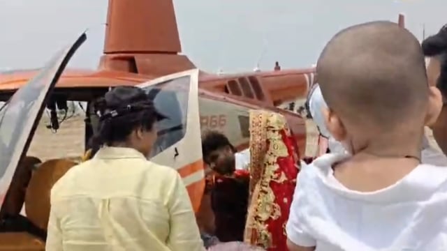 हेलीकॉप्टर से हुई दुल्हन की विदाई, सिद्धार्थनगर में अनोखी शादी बनी चर्चा का विषय
