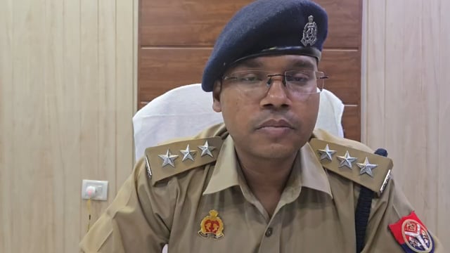 बलरामपुर गौ तस्करों द्वारा पुलिस को कुचलने के प्रयास के मामले को लेकर सुनिए क्या कुछ कहते हैं क्षेत्राधिकारी तुलसीपुर 